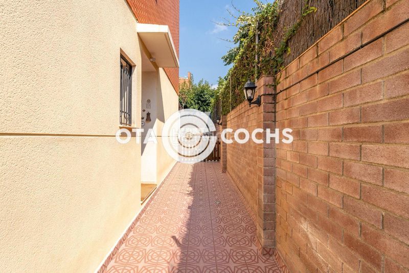Foto ae6d6fc1-786e-42ef-b1dd-10944e7e73de. Casa adossada amb calefacció aparcament piscina a Reus