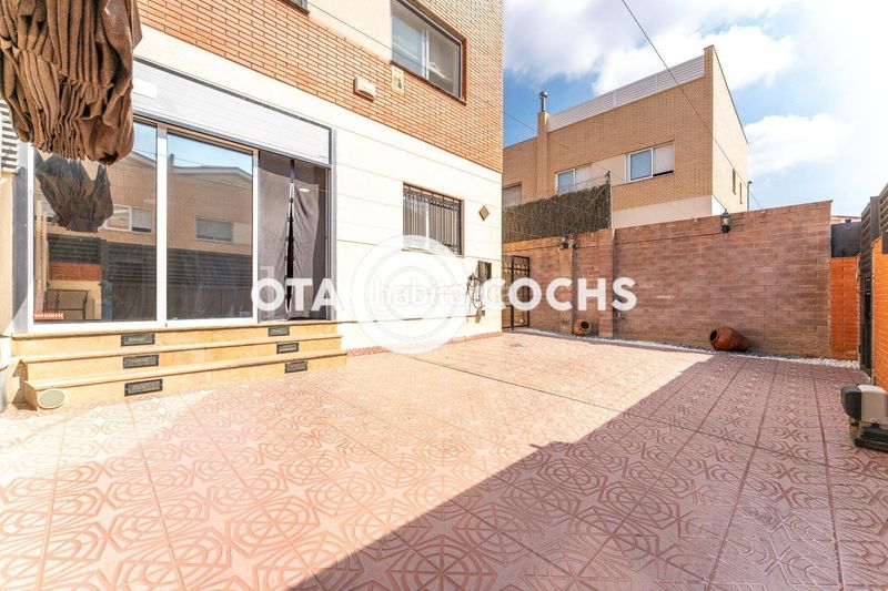 Foto b0df158a-2e43-4f43-b356-8313526f4666. Casa adossada amb calefacció aparcament piscina a Reus