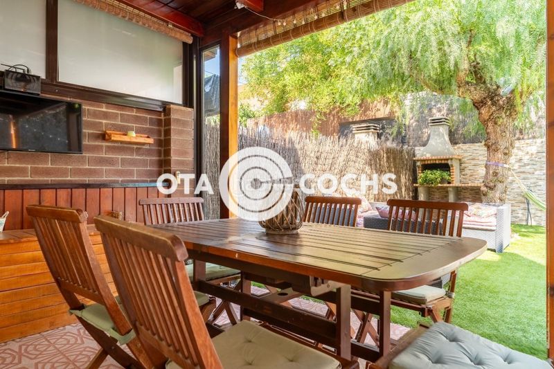 Foto b88338da-fb6e-4445-9bbd-1a0ab802c39f. Casa adossada amb calefacció aparcament piscina a Reus