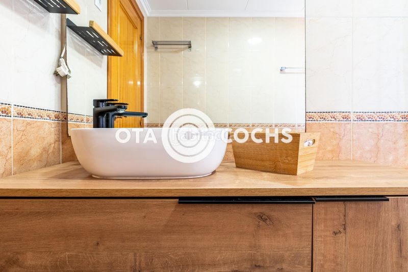 Foto b997d2e3-8a12-4585-99a1-b1923a4a48e4. Casa adossada amb calefacció aparcament piscina a Reus