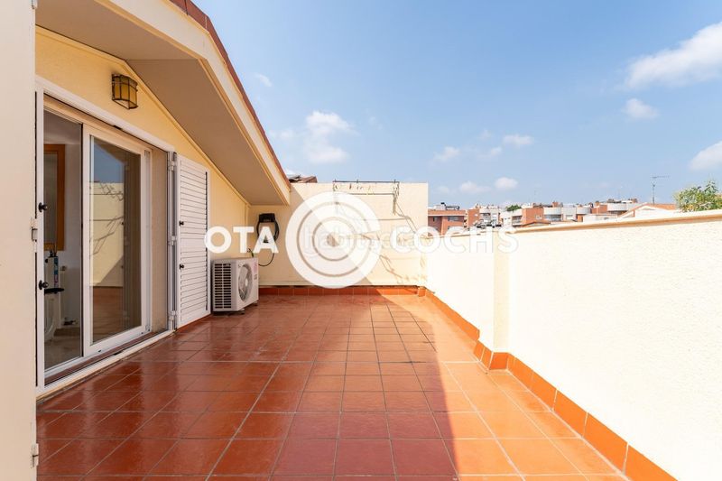 Foto baa6438e-36bb-4743-a43b-e8cb043a440f. Casa adossada amb calefacció aparcament piscina a Reus