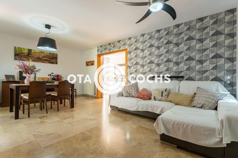 Foto bd59863f-bce3-4d39-87a8-3d6d97dc9920. Casa adossada amb calefacció aparcament piscina a Reus