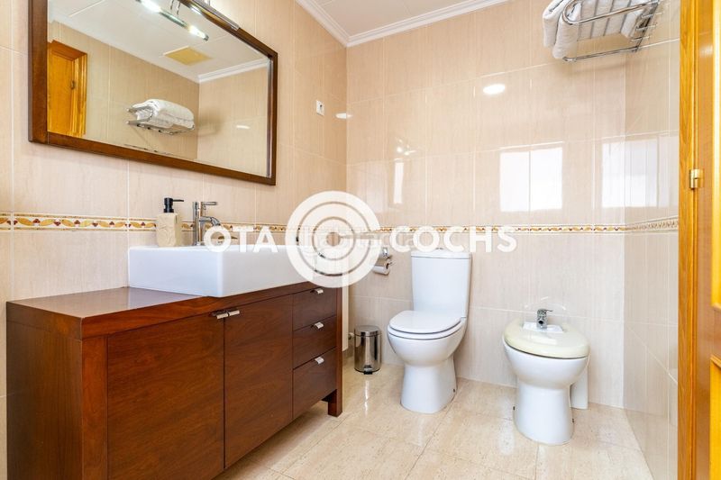Foto bfe7fdc0-9094-4171-8480-bd712623e894. Casa adossada amb calefacció aparcament piscina a Reus