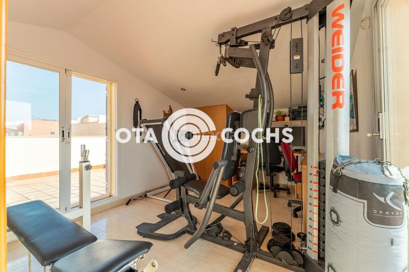 Foto c3984b0c-e428-47fa-8cea-c31060d355dd. Casa adossada amb calefacció aparcament piscina a Reus