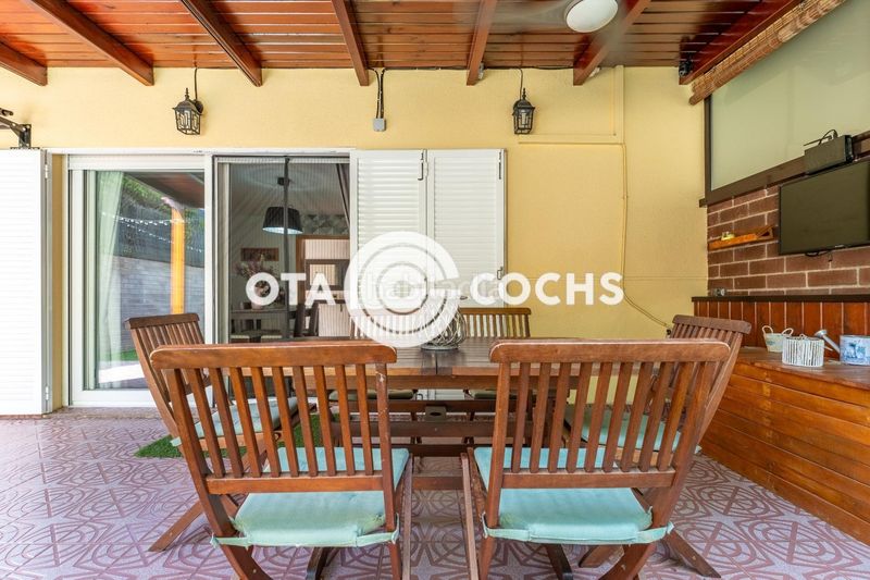 Foto c93241d1-bf34-4260-8424-d6c4ba965922. Casa adossada amb calefacció aparcament piscina a Reus
