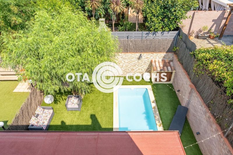 Foto da2a39ae-4b0e-4edd-8a7e-944901a5a4ba. Casa adossada amb calefacció aparcament piscina a Reus