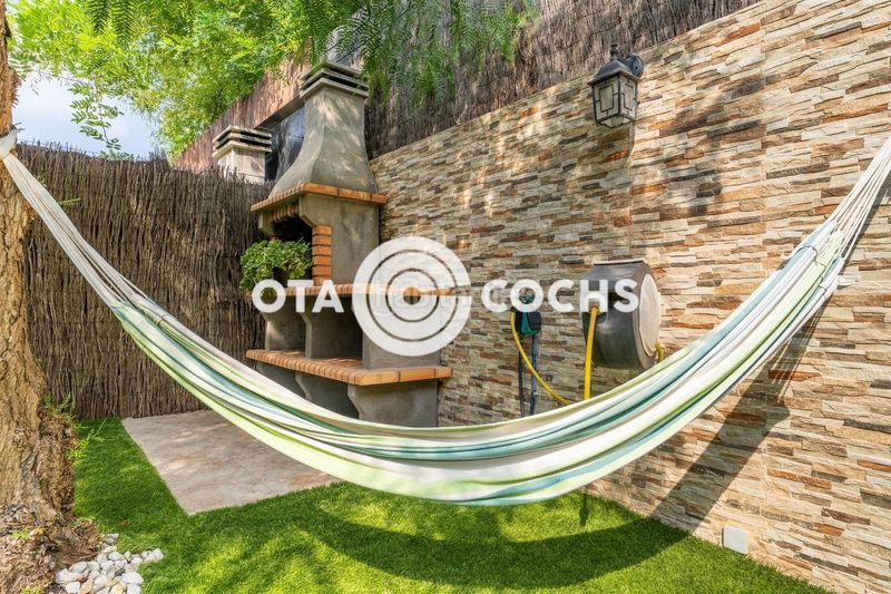 Foto dd6c3b4b-489f-4284-8a77-4ca2e609cba9. Casa adossada amb calefacció aparcament piscina a Reus