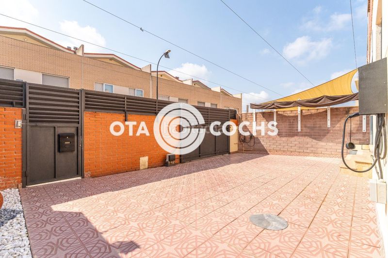 Foto e086633f-b2d7-4195-813d-a3263cb00c2d. Casa adossada amb calefacció aparcament piscina a Reus