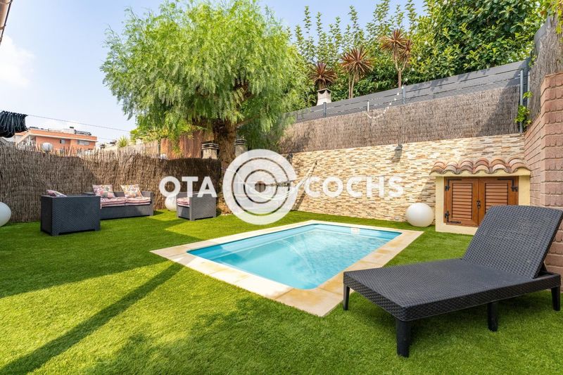 Foto ec95b9d2-8dac-44e4-86c0-b06b94691953. Casa adossada amb calefacció aparcament piscina a Reus