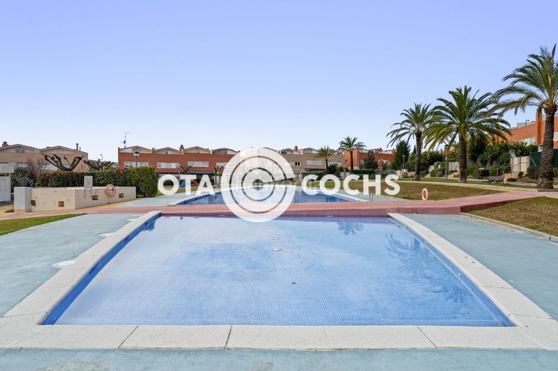 Foto ee7c0d57-d71d-4cd9-91f6-0e22e17cdc32. Casa adossada amb calefacció aparcament piscina a Reus