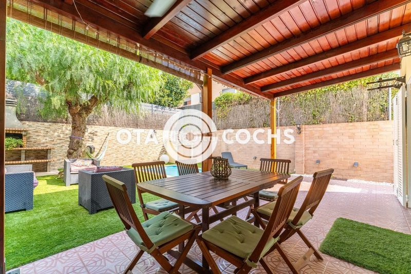 Foto f6139e1f-1db7-45ad-b520-3f531833aecb. Casa adossada amb calefacció aparcament piscina a Reus