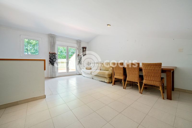 Foto 0f3b2e34-7616-464b-bd4f-ffcac9d579c1. Casa adossada amb calefacció aparcament a Ponent Reus