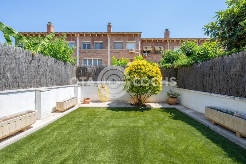 Foto a8a34382-9b58-40ff-b584-ff30315d2288. Casa adossada amb calefacció aparcament a Ponent Reus
