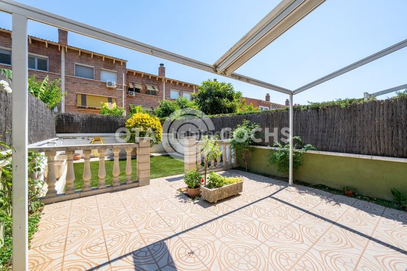 Foto b40e14cd-d0cc-43ec-89f0-287c78f8dfc5. Casa adossada amb calefacció aparcament a Ponent Reus