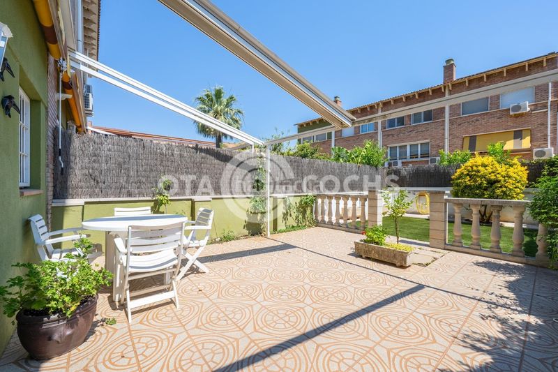 Foto e0c654fa-12d8-4a21-bb0e-80fd9ca355b9. Casa adossada amb calefacció aparcament a Ponent Reus
