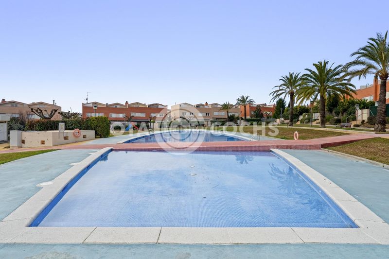 Foto 9a4b4693-5b07-45fa-a5e8-ab888c05b5cc. Pis amb calefacció aparcament piscina a Mestral Reus