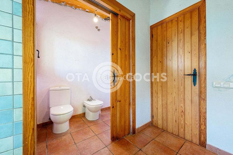 Foto aa25a7ba-db78-4ec8-b66e-6db3d1d5d279. Masia amb calefacció aparcament a Botarell