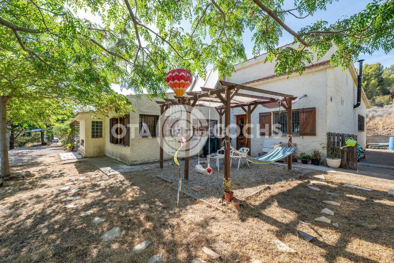 Foto c557b166-b231-419e-b2d0-27e75db41c0a. Masia amb calefacció aparcament a Botarell