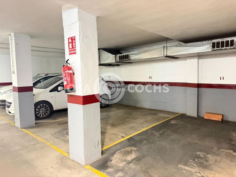 Foto 0797b0c3-3c3e-4f95-8a4e-a4c8ca0ddb29. Aparcament cotxe a Ponent Reus