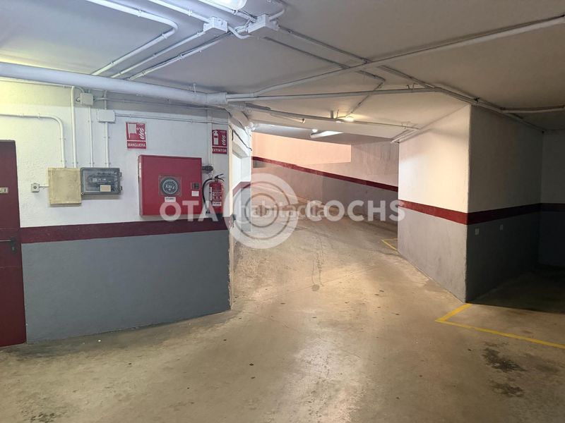Foto 9238b84b-b874-46fa-b89c-d84cd0a4b7b5. Aparcament cotxe a Ponent Reus