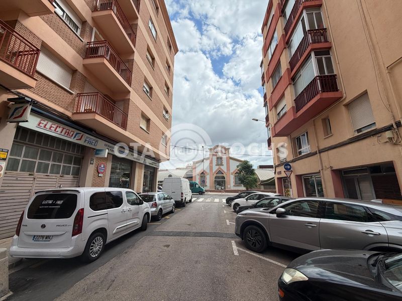 Foto ab152750-9997-43a9-95d9-79bd4e82dae6. Aparcament cotxe a Ponent Reus