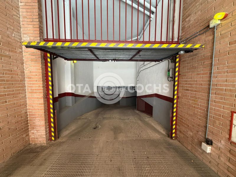 Foto abfa88ed-82b1-4d34-a4cf-6795daa7a2d8. Aparcament cotxe a Ponent Reus