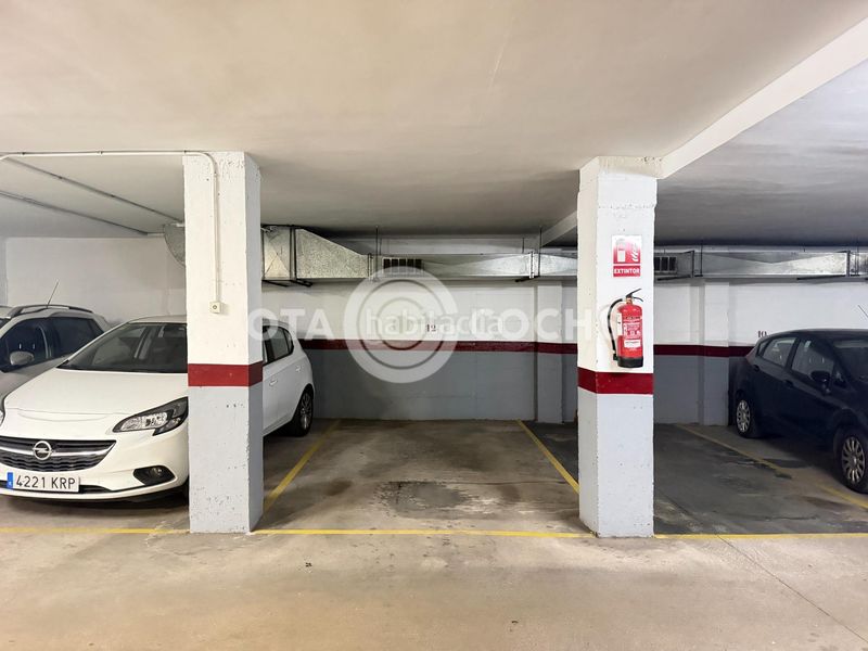 Foto b9b9d3d9-628a-49c2-a2bf-5d109c00edf2. Aparcament cotxe a Ponent Reus