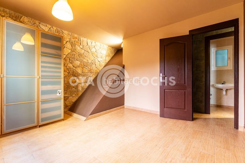 Foto d6dcd38d-677a-4105-95c2-863a8c0bf251. Casa adossada a Prades