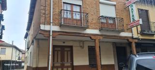 Casa a Plaza portales 6. Casa con local comercial en mejor zona de villalón de campos