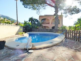 Chalet  Carrer bresquiller 3. Chalet con apartamento independiente en denia