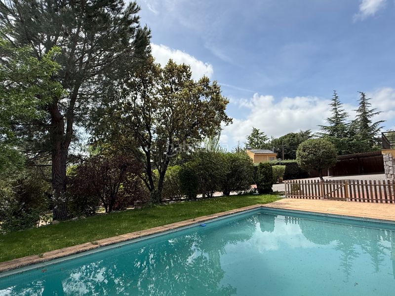Foto 46a3792f-df72-43f7-ae0b-dcf34e9c94e7. Xalet amb xemeneia calefacció aparcament piscina a Valdemorillo