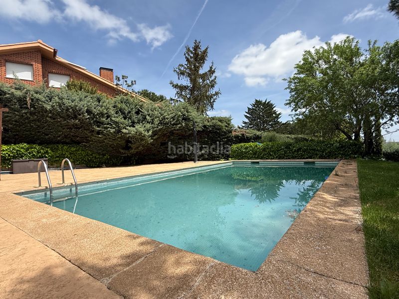 Foto bd240b4a-80f0-444d-b726-aeeb90841590. Xalet amb xemeneia calefacció aparcament piscina a Valdemorillo