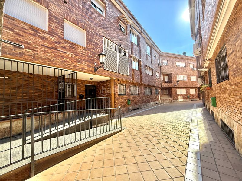 Foto 12b869f7-fadd-4206-8853-1ddd972ce2d7. Pis amb aparcament a Casa Amarilla Galapagar