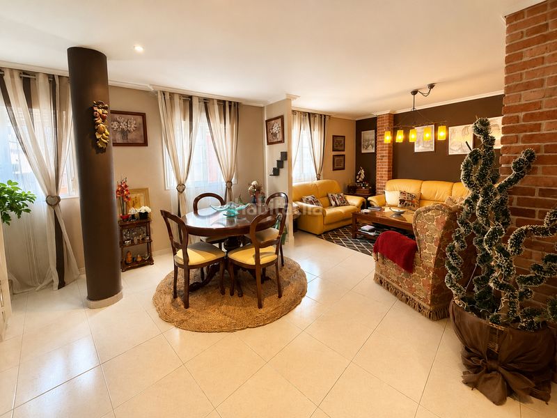 Foto f0bb6b80-12e7-4ee5-8063-f0aa3c729613. Piso en Casa Amarilla Galapagar