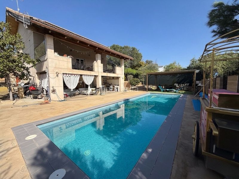 Foto ca909ea7-8009-4dd9-9299-1e6dce554e35. Xalet amb calefacció piscina a Cerro Alarcón Valdemorillo