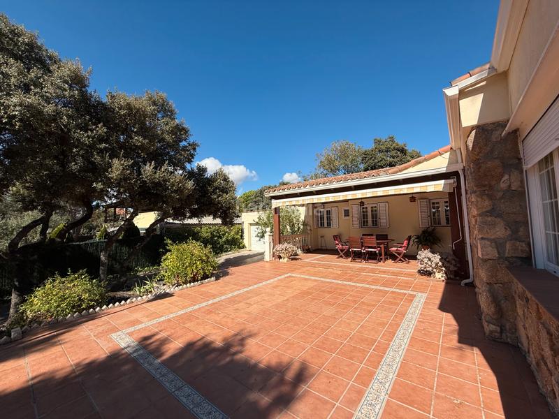 Foto 746546bd-7638-4b8a-af72-8a2280250a39. Chalet avec cheminée chauffage parking piscine dans Valdemorillo