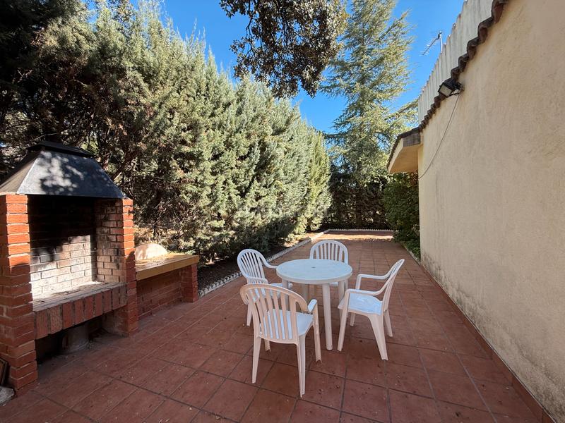 Foto c045cc87-a408-47dd-9501-ecc6cb8a92df. Chalet avec cheminée chauffage parking piscine dans Valdemorillo