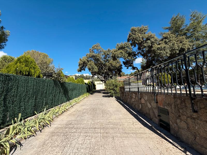 Foto d8906725-a9c9-44e4-aba1-a66bb434da9f. Chalet avec cheminée chauffage parking piscine dans Valdemorillo