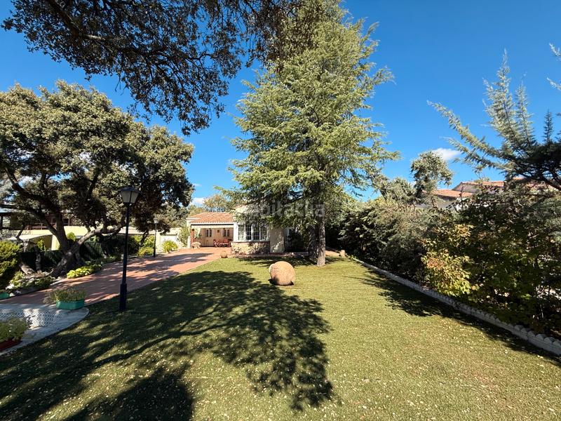 Foto 8f44be28-f71b-4e42-9dac-71614d019ce0. Chalet con camino riscaldamento parcheggio piscina in Valdemorillo