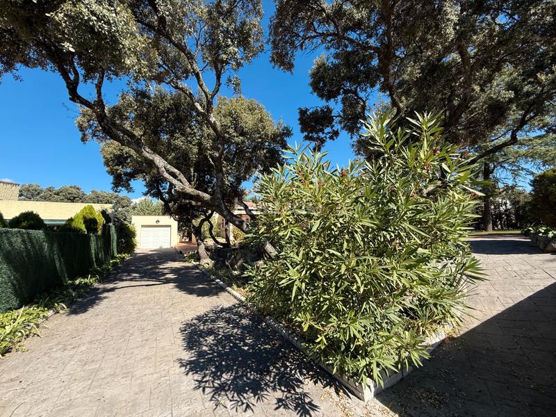 Foto f48ff368-d22a-428d-b80c-8510f82abf2f. Chalet con camino riscaldamento parcheggio piscina in Valdemorillo