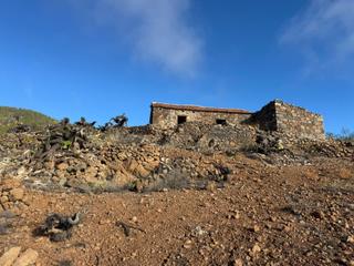 Mas à Cruz de Tea. Terreno rústico con casa rural en zona alta de granadilla