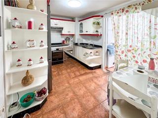 Pis a El Médano. Se vende amplio piso cerca del mar