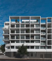 Appartement à Avenida juan carlos i 41. Piso de tres dormitorios, obra nueva