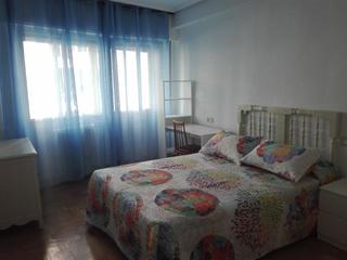 Location Appartement  Calle espoz y mina. En pleno centro... junto plaza mayor, estupendo piso para estudi