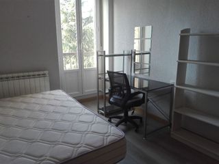 Miete Etagenwohnung  Calle san pablo. Estupendop piso para estudiantes, en calle san pablo