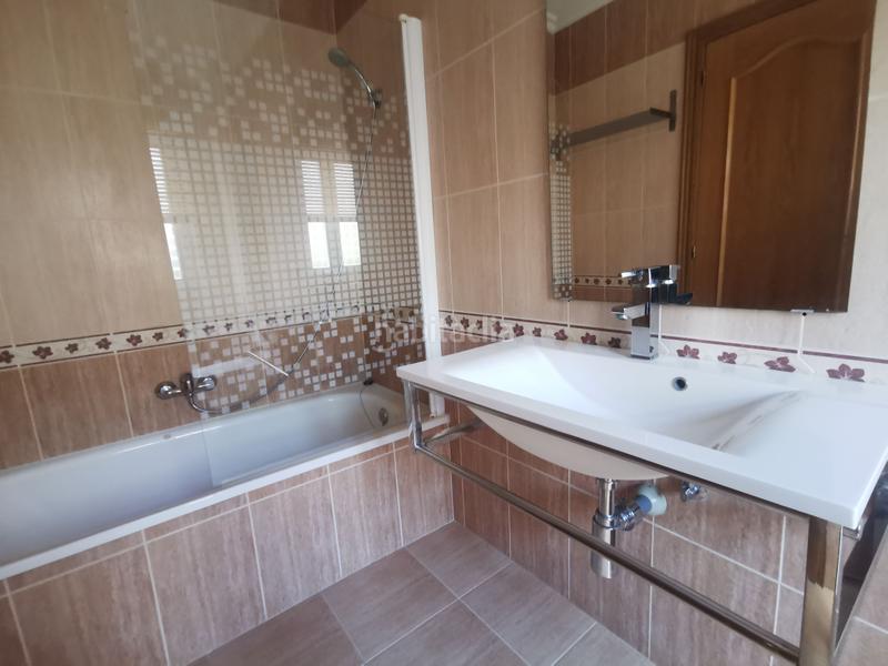 Foto 3589a1e6-1421-47db-8916-be5e6d5af1de. Lloguer casa aparellada amb calefacció aparcament a Cabrerizos