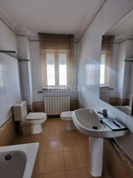 Foto 8a7b3c54-d932-4bd2-9b14-9f1f6d06a85d. Lloguer casa aparellada amb calefacció aparcament a Cabrerizos