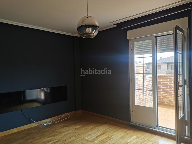 Foto b36ba1fd-40fb-4752-8790-f053dbd9b85f. Lloguer casa aparellada amb calefacció aparcament a Cabrerizos