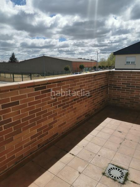 Foto feef4210-6540-4472-9784-f11271b8e5b3. Lloguer casa aparellada amb calefacció aparcament a Cabrerizos