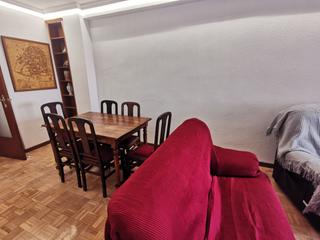 Location Appartement  Calle primero de mayo. Estupendo piso en centro para  estudiante,  servicios centrales.